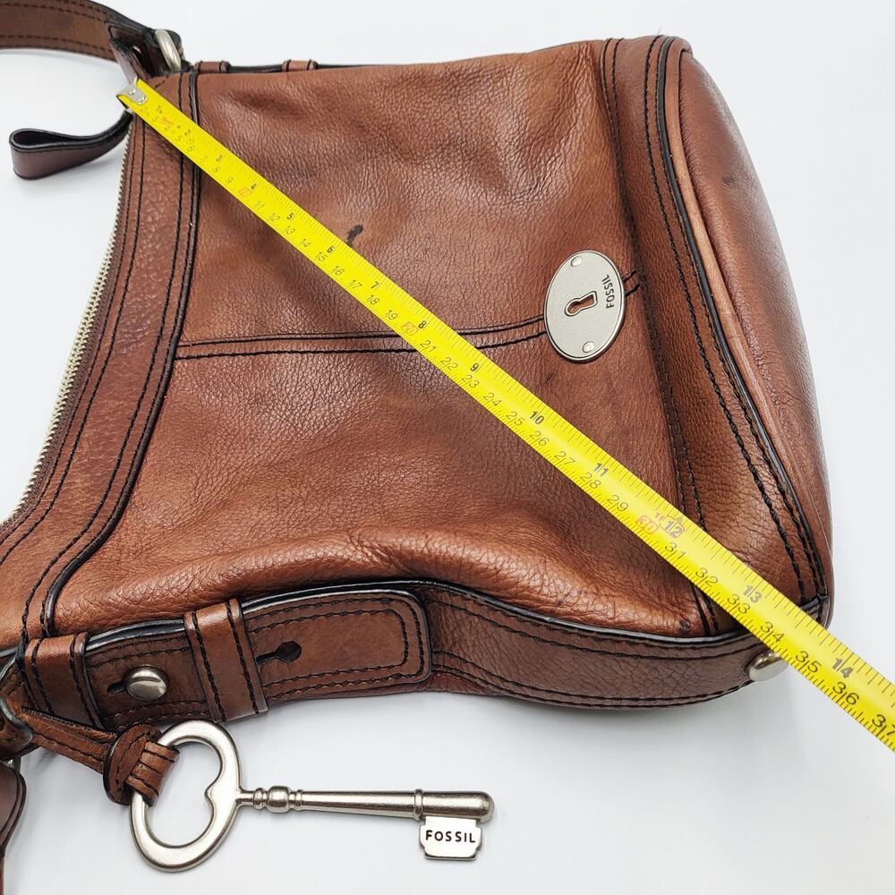 Vintage Fossil Maddox Top Zip Brown Leather Crossbody Bucket Bag Logo Key Charm - Picture 10 of 11